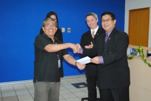 Director of HR Ags Rojali presents a stay voucher to Agung Arimbawa, one of the lucky winners