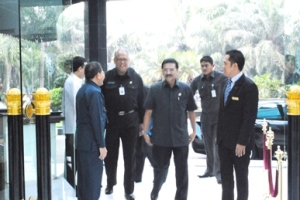Associates and management at The Media Hotel & Towers welcome Minister of Hoem Affairs Gamawan Fauzi 