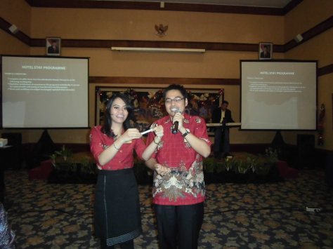 Human Resources Manager Cahyo kristiyanto & Assistant Training Manager Elfira Elly when annaounce the lucky associate to feel the experience to stay in our room