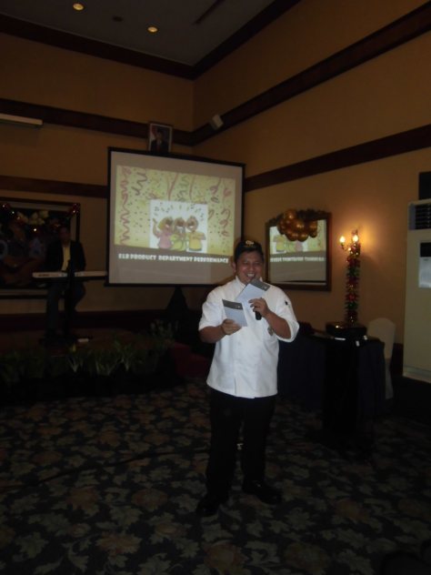 Executive Sous Chef Aji Sutarman during give attractive game to the audience