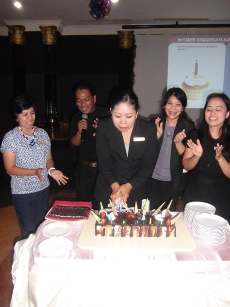 Perayaan ulang tahun karyawan yang berulang tahun pada bulan Maret 2014